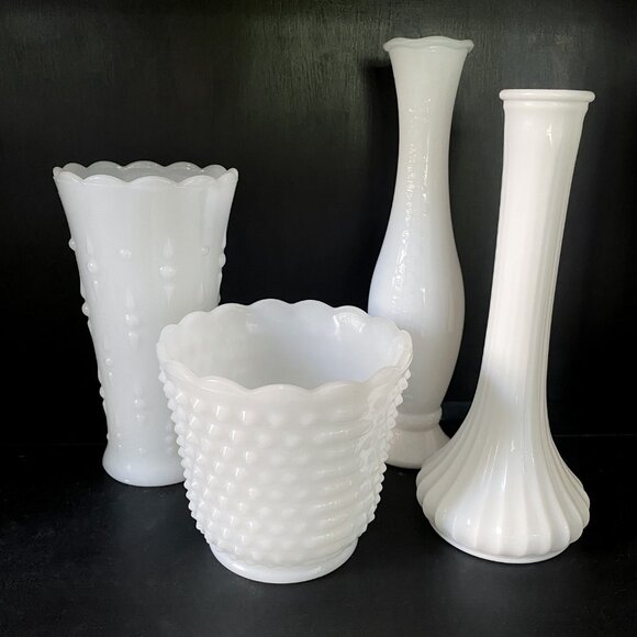 Anchor Hocking - Vintage 1960s Wide Mouth Milk Glass Vase - Picture 3 of 6